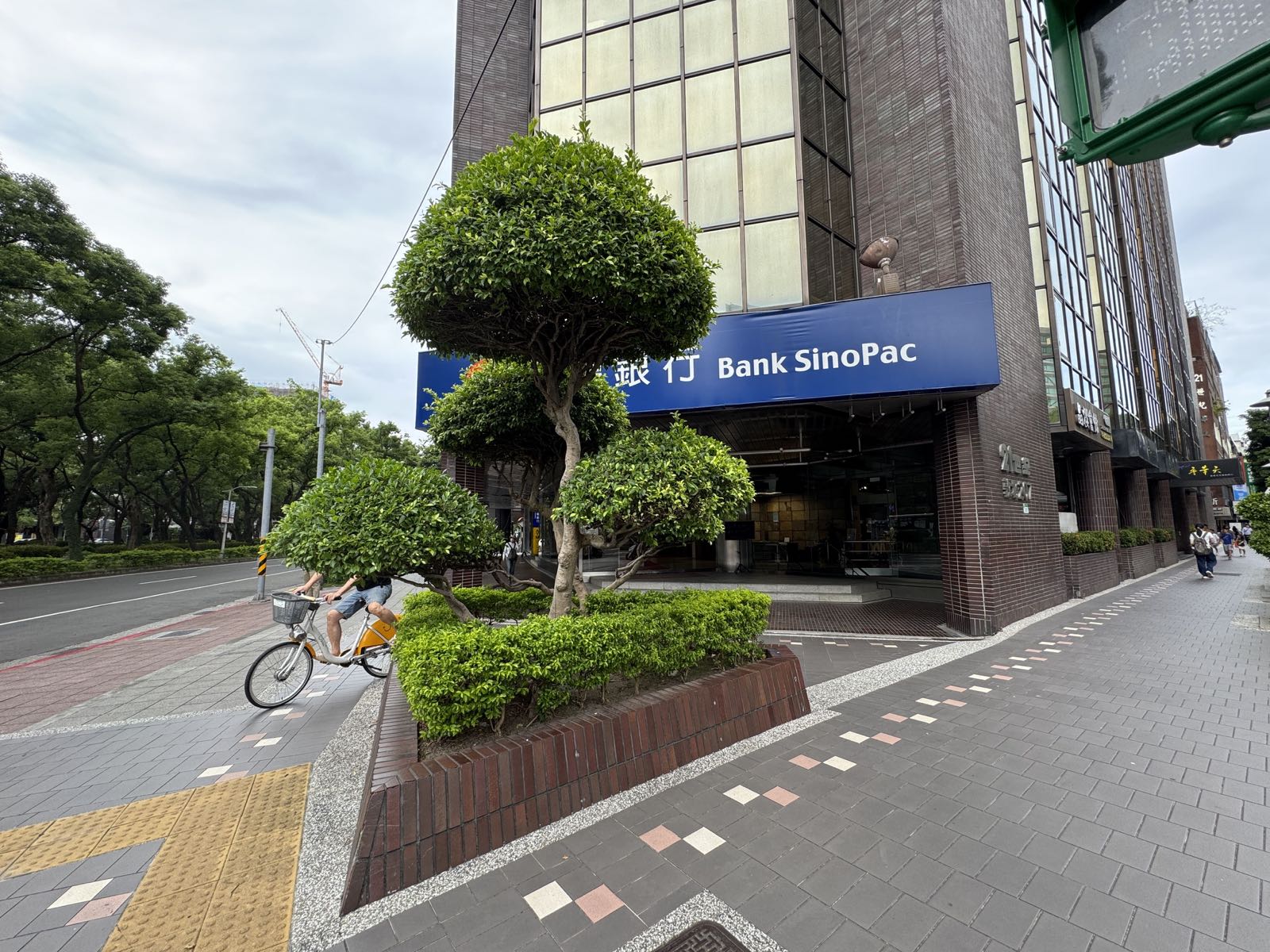入店動線 1:大樓外觀
