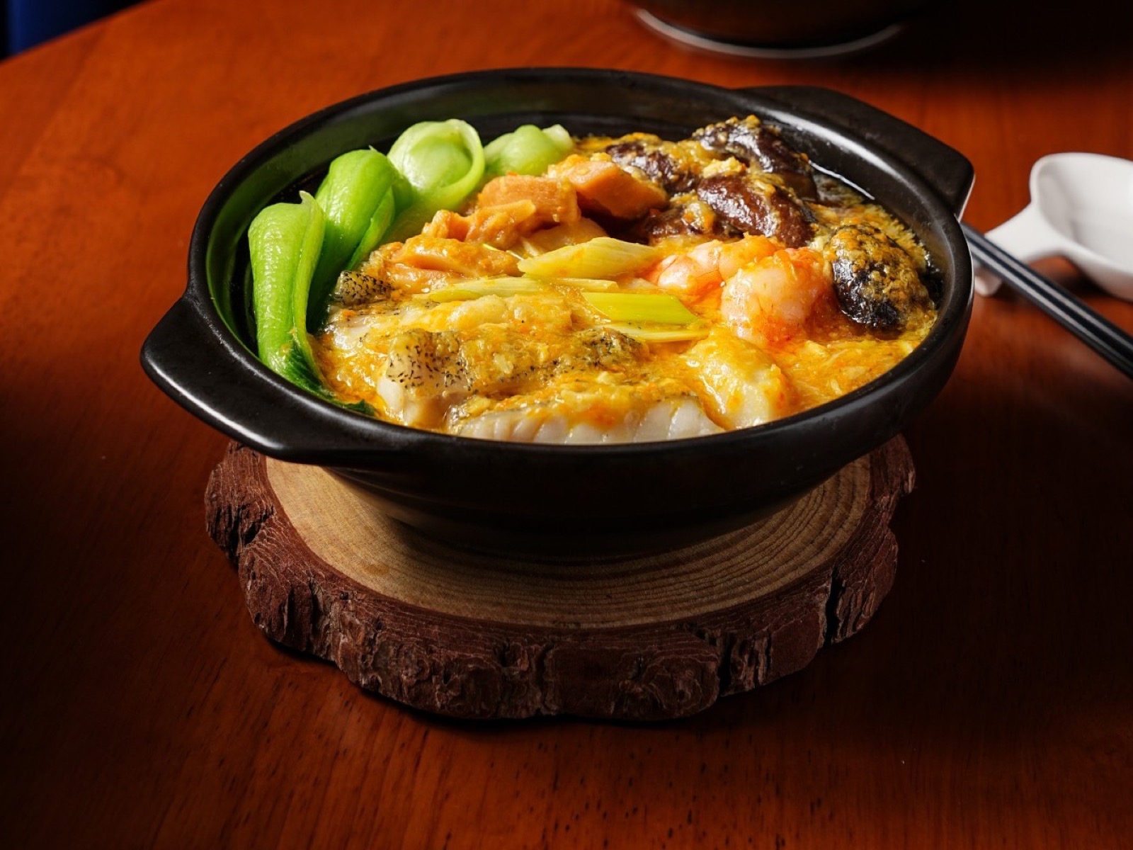 招牌料理：蟹粉海皇豆腐煲