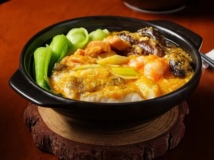 招牌料理：蟹粉海皇豆腐煲