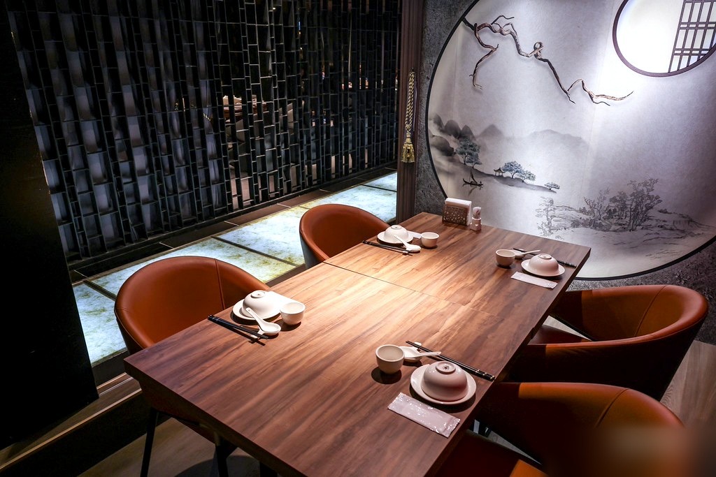 半開放包廂用餐環境，適合家庭聚餐與朋友聚會